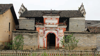 放棄殷實家境 投身革命工作