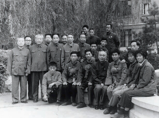 胡立教大膽選拔優(yōu)秀中青年干部