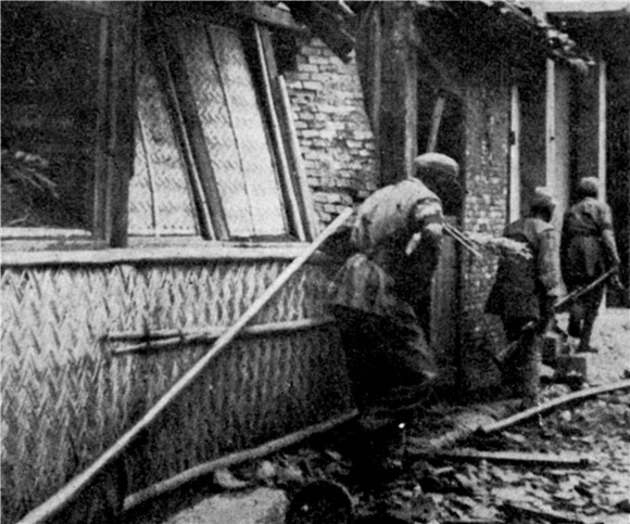 4、圖為解放軍攻入月浦街區。.jpg 4、圖為解放軍攻入月浦街區。.jpg